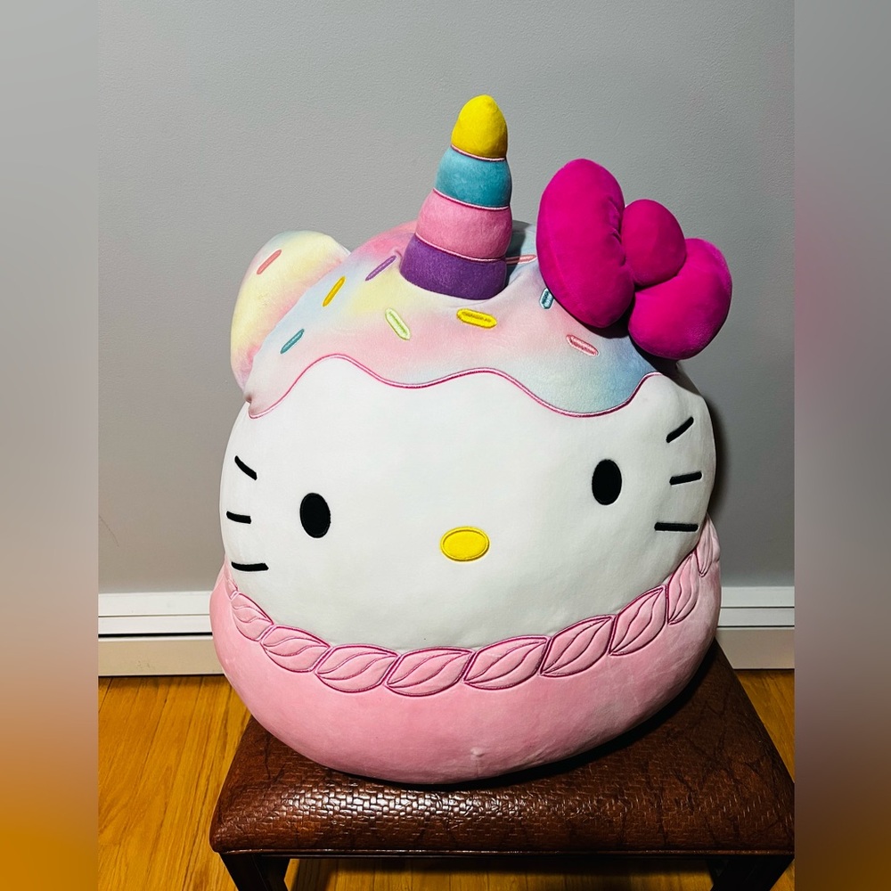 Extra Large 24” Sanrio Hello Kitty Cupcake With Sprinkles Squishmallow MINT COND